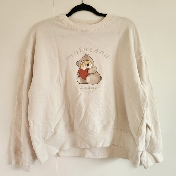 Uniqlo Tops - Uniqlo UT Mofusand Teddy Meow Graphic Sweatshirt M